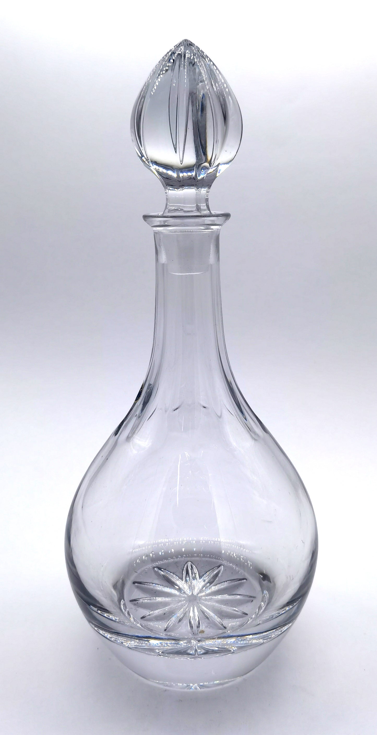 Decanter Bohemia Round Crystal with base cut (DEC004)